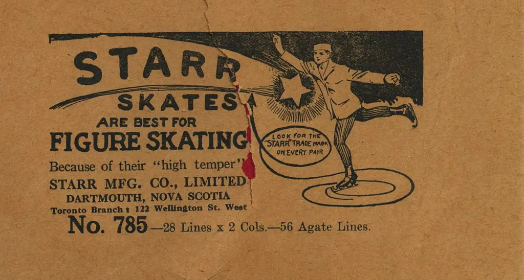 Un message publicitaire sur du papier brun illustré par l’image d’un jeune patineur, une jambe en l’air. On peut y lire : « Les patins Starr sont les meilleurs pour le patinage artistique. En raison de leur « trempe élevée ». »